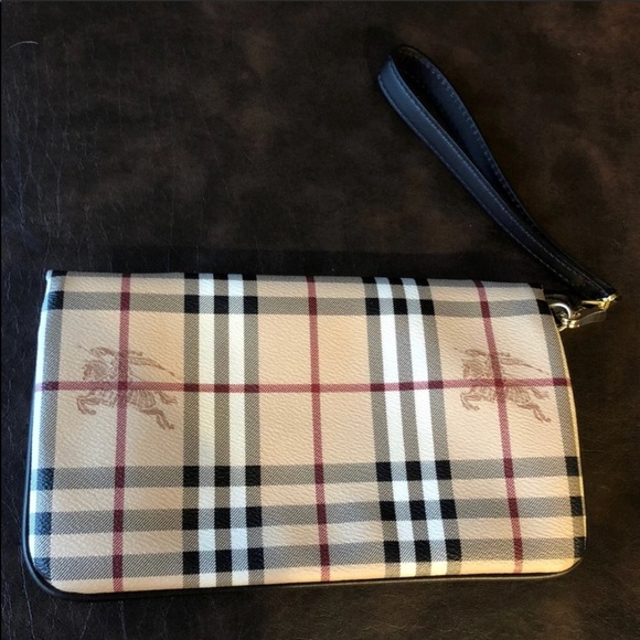 Authentic Burberry Haymarket fold over clutch - Picture 3 of 5